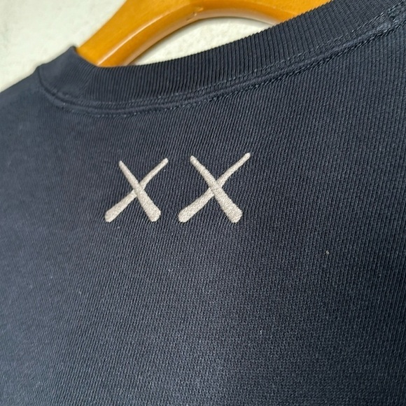 NEW UNIQLO x KAWS Crewneck Sweatshirt Black Size Small Black Oversized - Picture 13 of 14